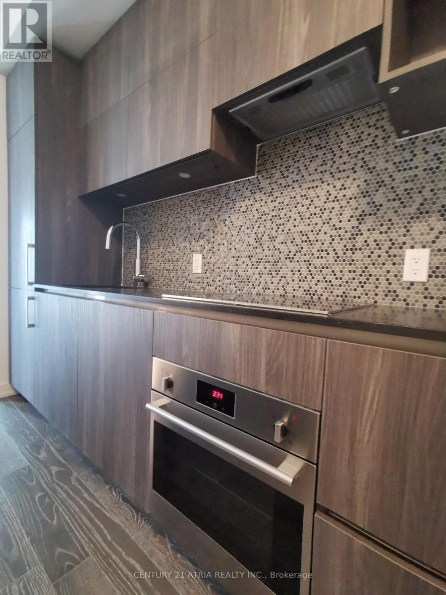 1006 - 1 Yorkville Avenue, Toronto, ON - Indoor Photo Showing Kitchen