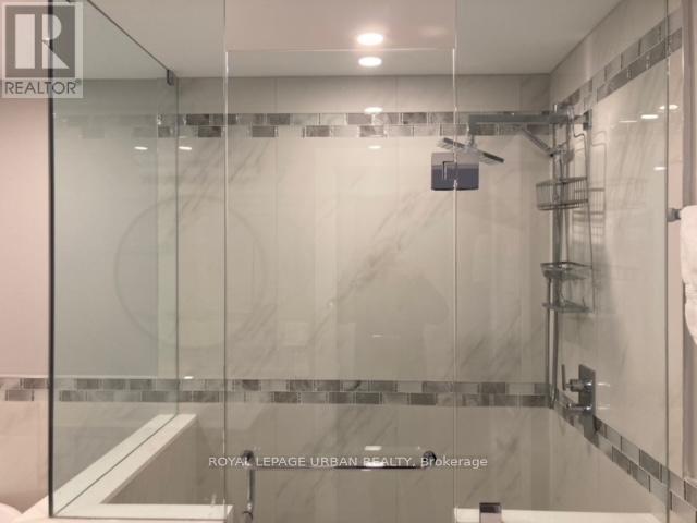 28 Sharpe Street, Toronto, ON - Indoor Photo Showing Bathroom