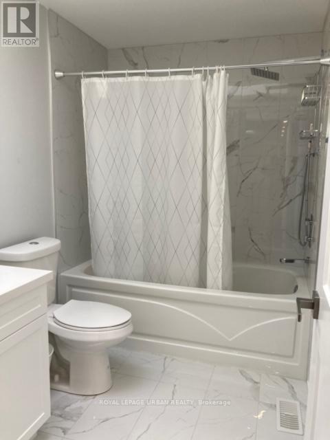 28 Sharpe Street, Toronto, ON - Indoor Photo Showing Bathroom