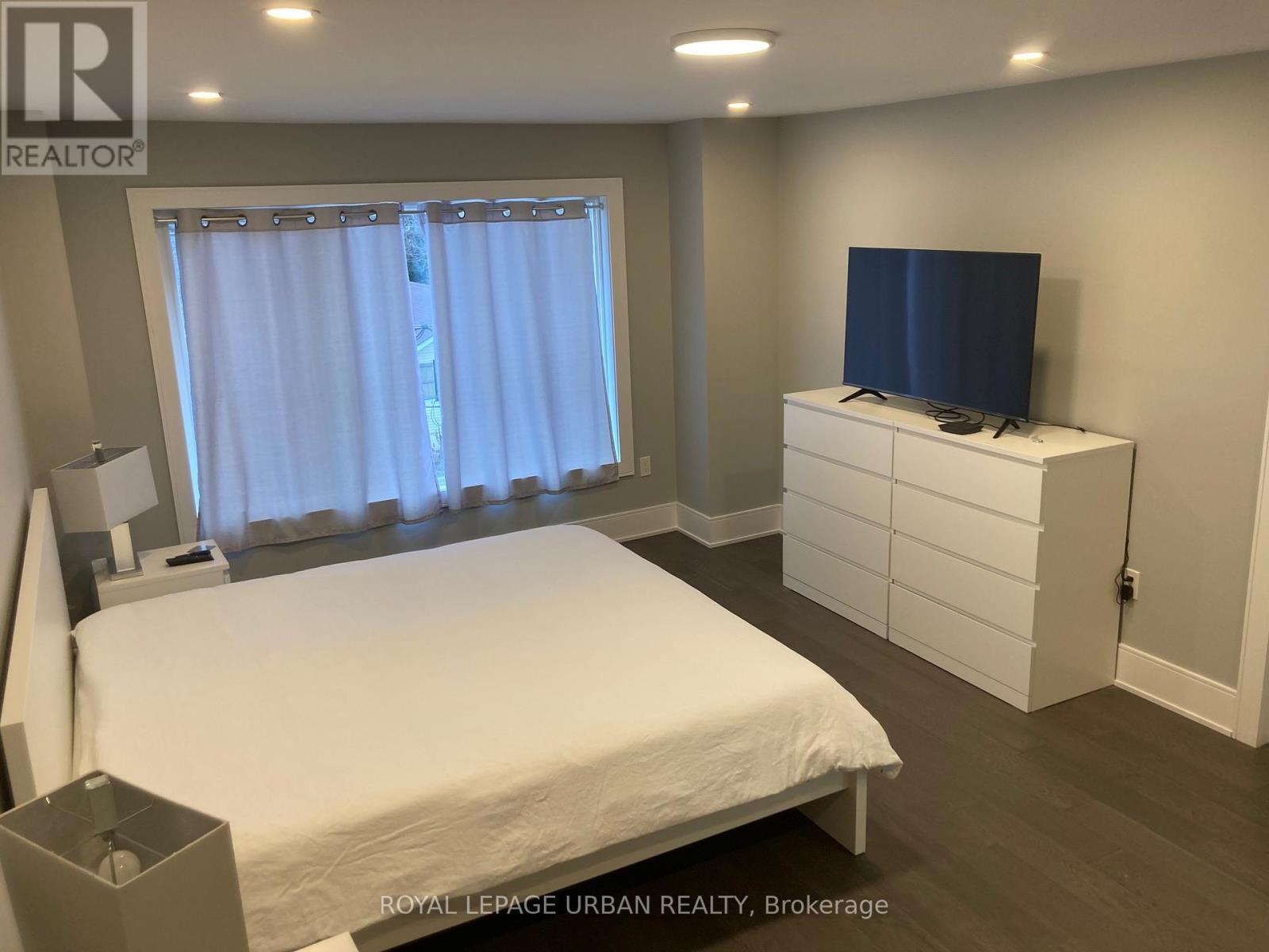 28 Sharpe Street, Toronto, ON - Indoor Photo Showing Bedroom