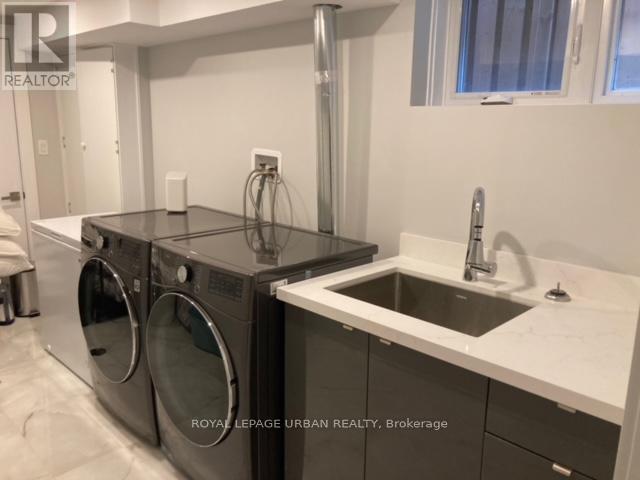 28 Sharpe Street, Toronto, ON - Indoor Photo Showing Laundry Room