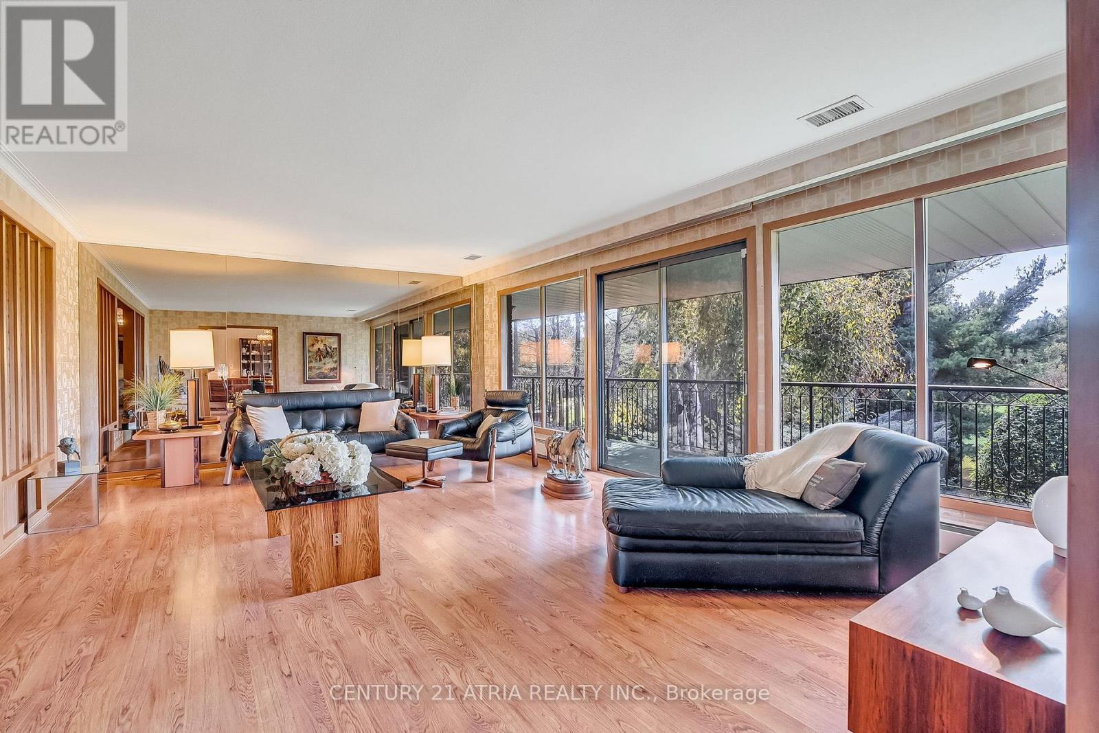 56 Cachet Parkway, Markham, ON - Indoor Photo Showing Living Room