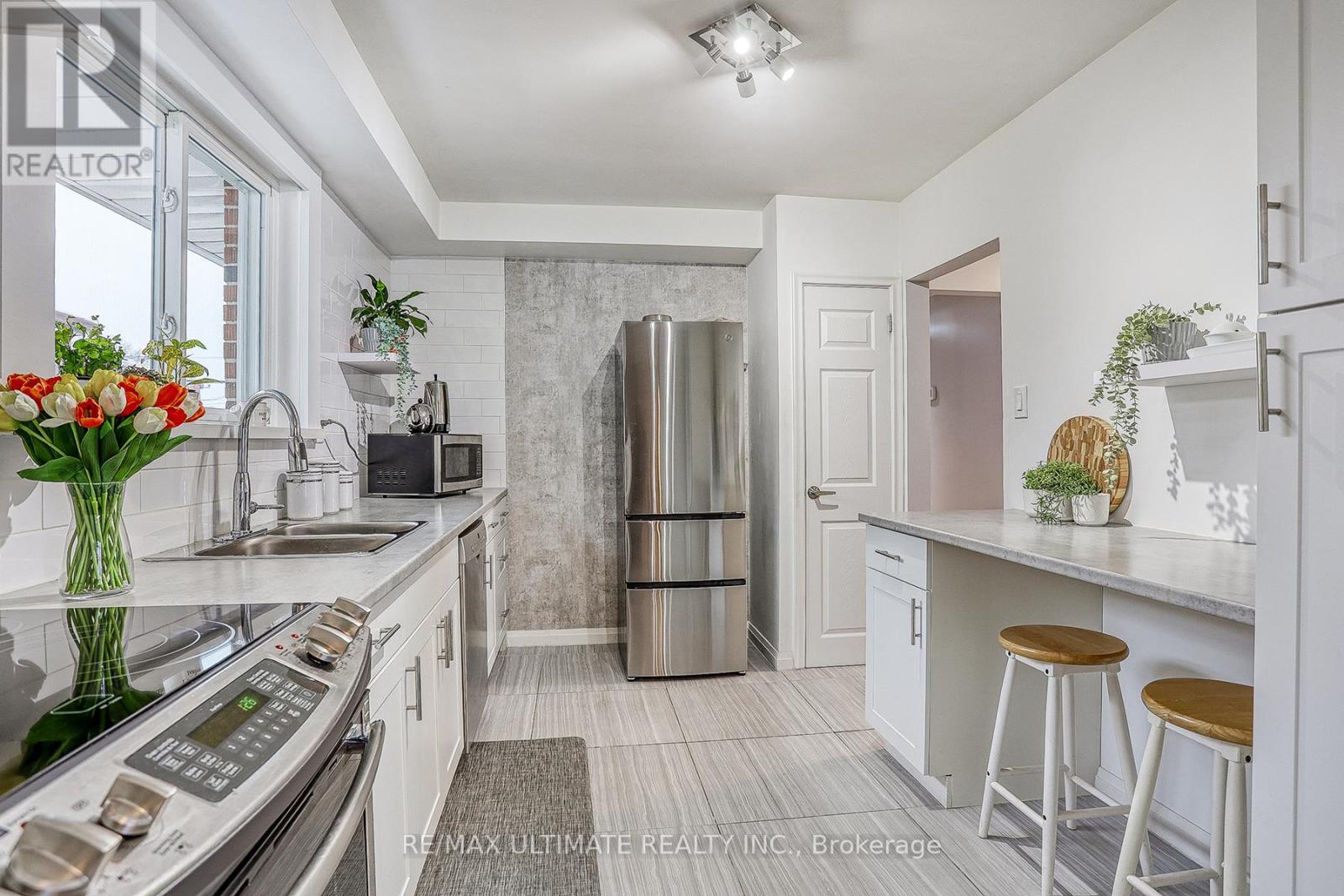 7 Chopin Avenue, Toronto, ON - Indoor Photo Showing Kitchen With Double Sink