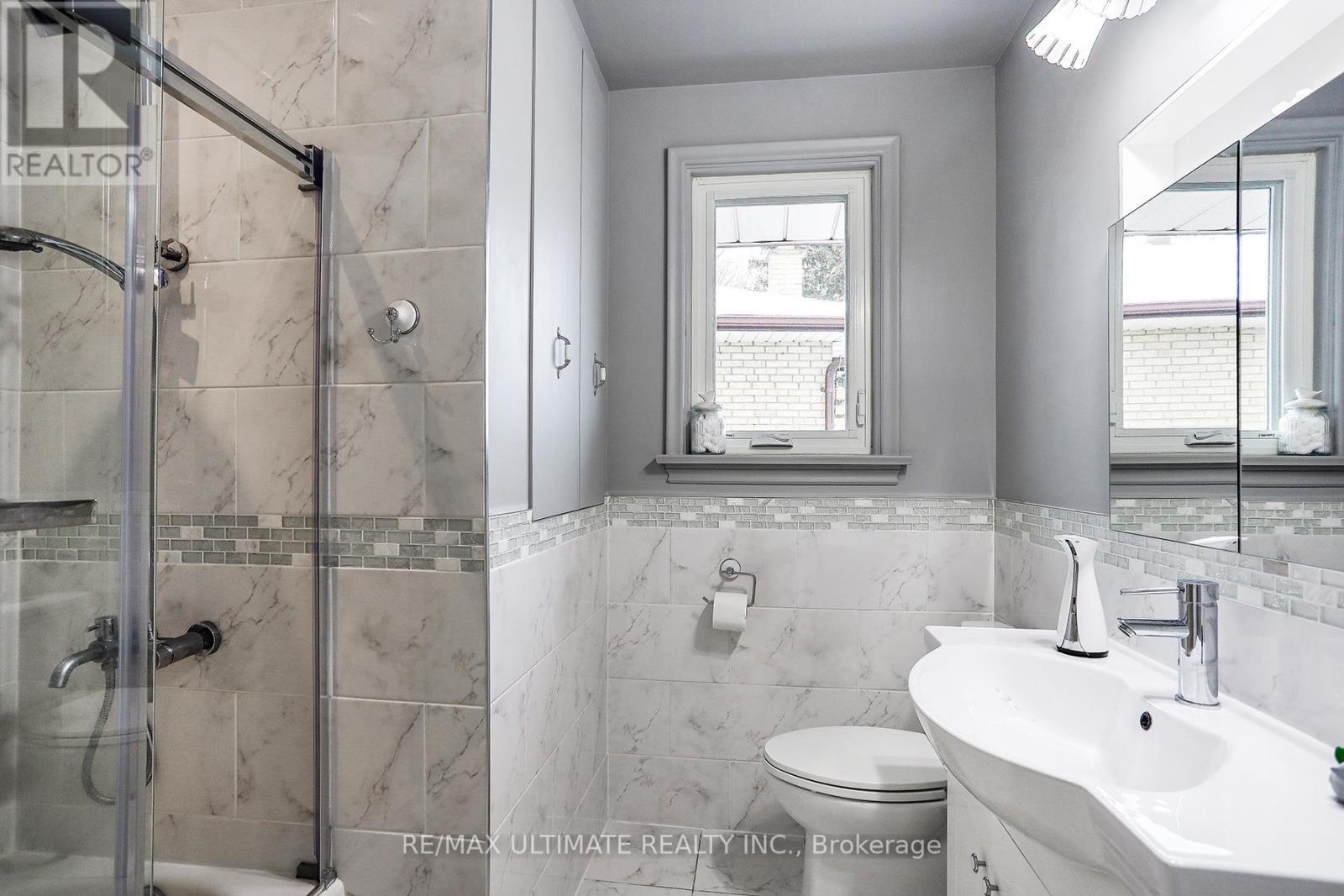 7 Chopin Avenue, Toronto, ON - Indoor Photo Showing Bathroom