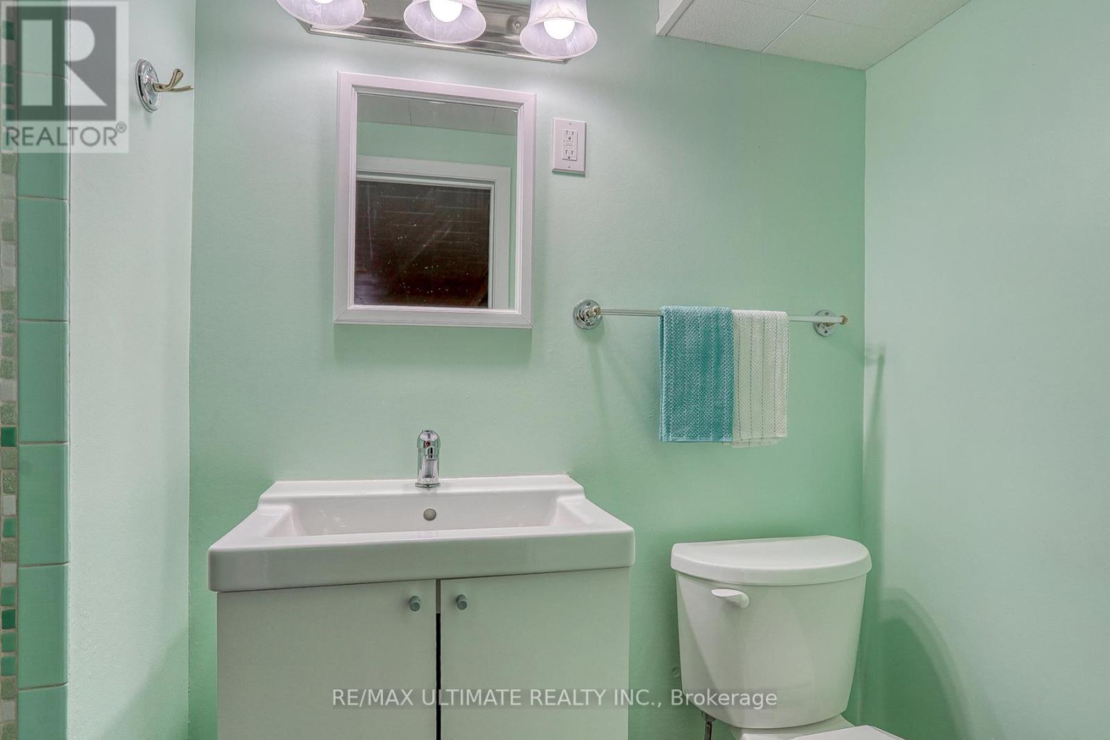 7 Chopin Avenue, Toronto, ON - Indoor Photo Showing Bathroom