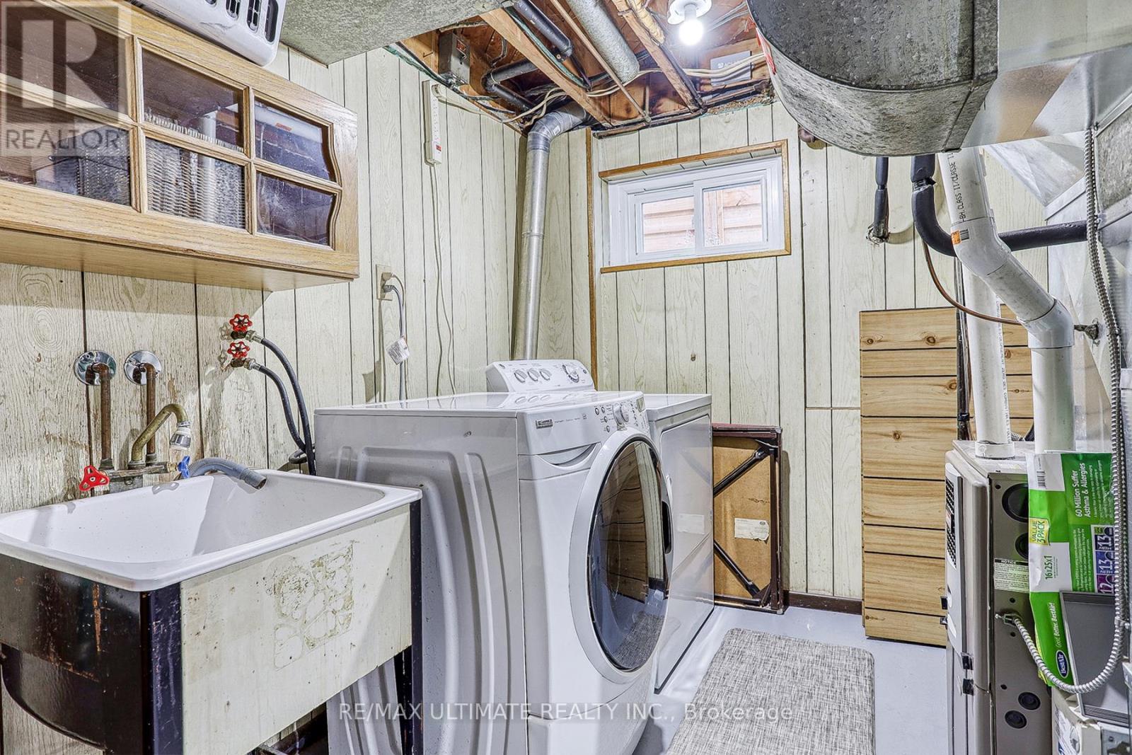7 Chopin Avenue, Toronto, ON - Indoor Photo Showing Laundry Room