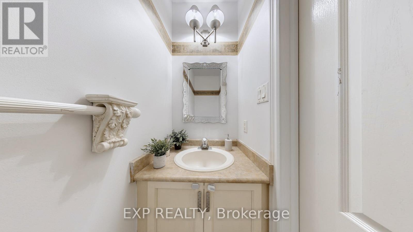 19 La Rocca Avenue, Vaughan, ON - Indoor Photo Showing Bathroom