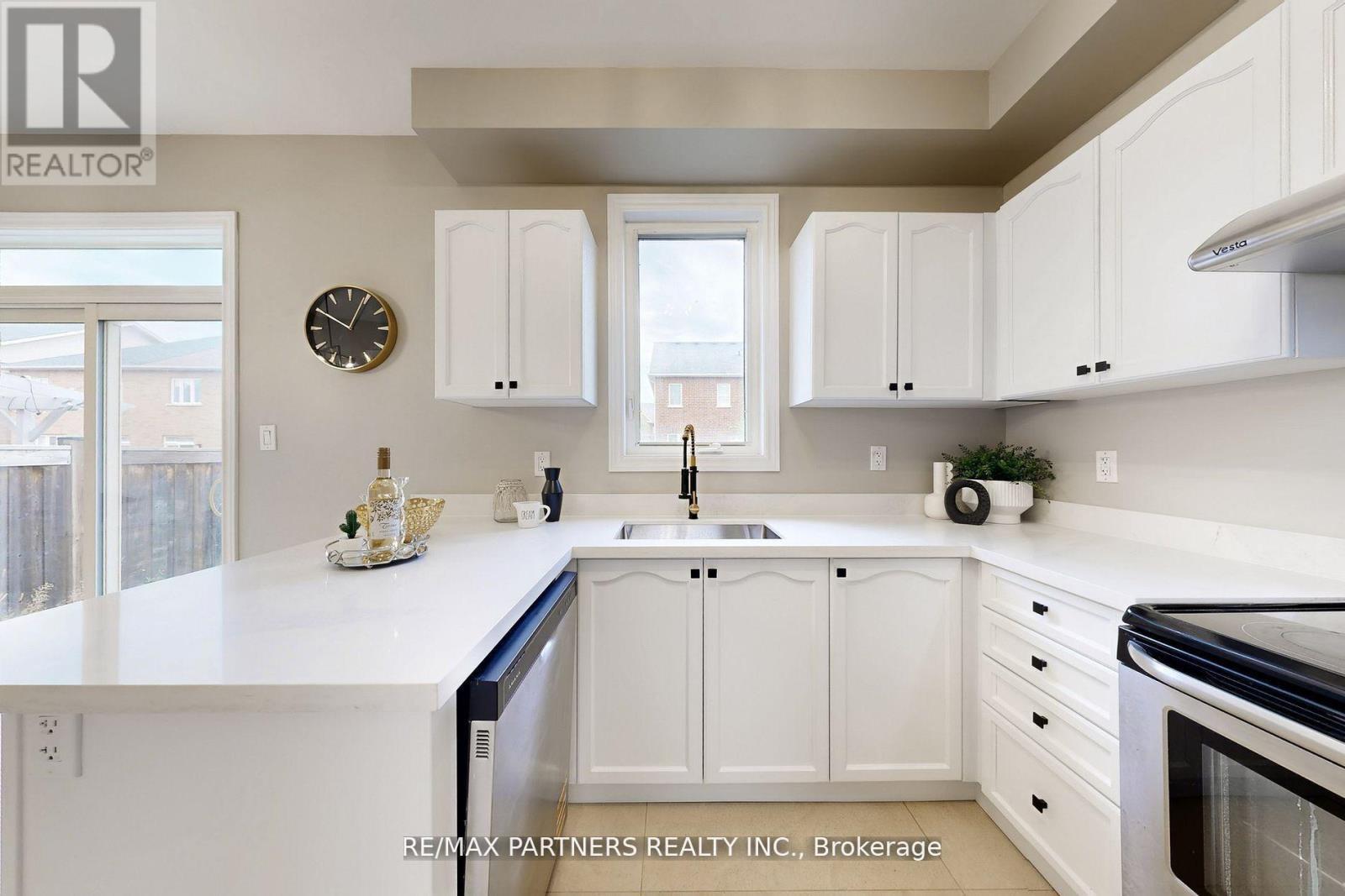 29 Robert Osprey Drive, Markham, ON - Indoor Photo Showing Kitchen