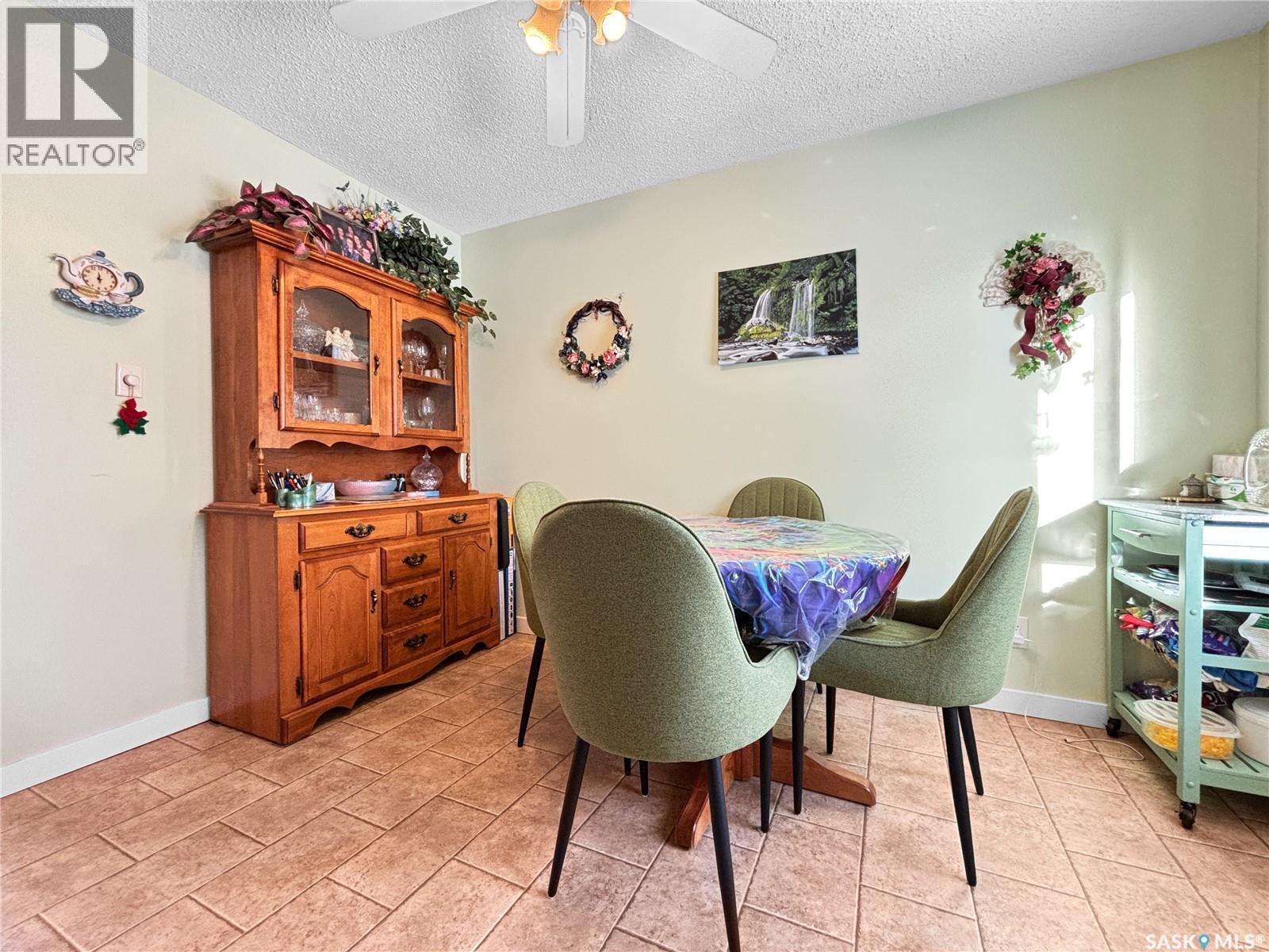118 Cockburn Crescent, Saskatoon, SK - Indoor Photo Showing Dining Room