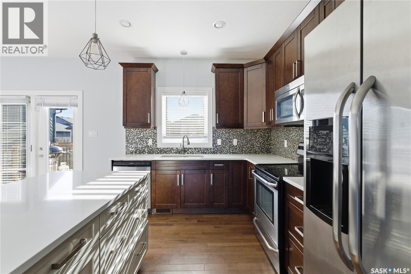 567 Kloppenburg Crescent, Saskatoon, SK - Indoor Photo Showing Kitchen With Stainless Steel Kitchen With Upgraded Kitchen