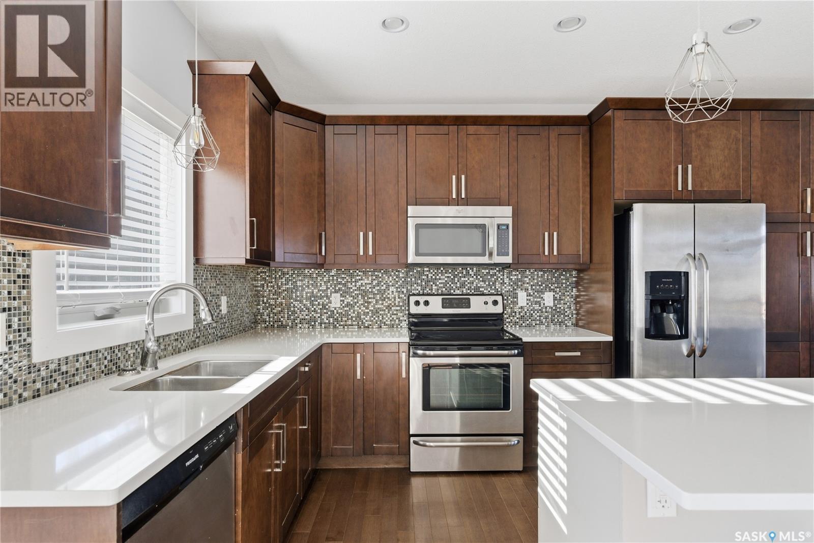 567 Kloppenburg Crescent, Saskatoon, SK - Indoor Photo Showing Kitchen With Stainless Steel Kitchen With Double Sink With Upgraded Kitchen