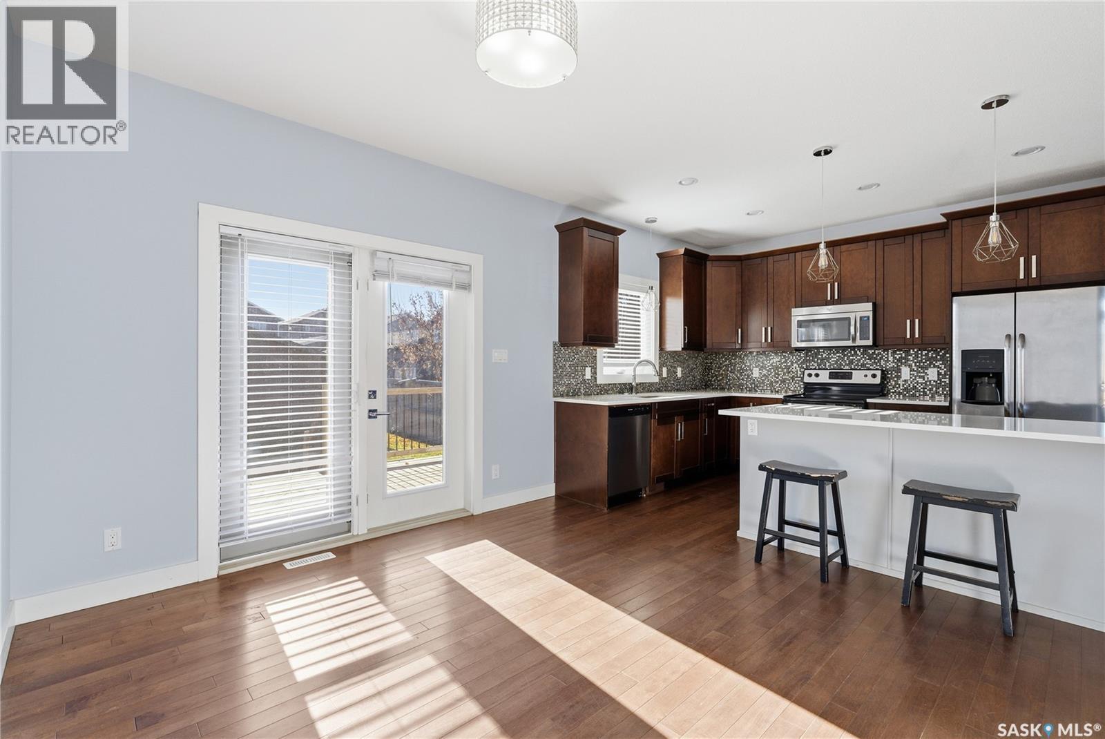 567 Kloppenburg Crescent, Saskatoon, SK - Indoor Photo Showing Kitchen With Upgraded Kitchen