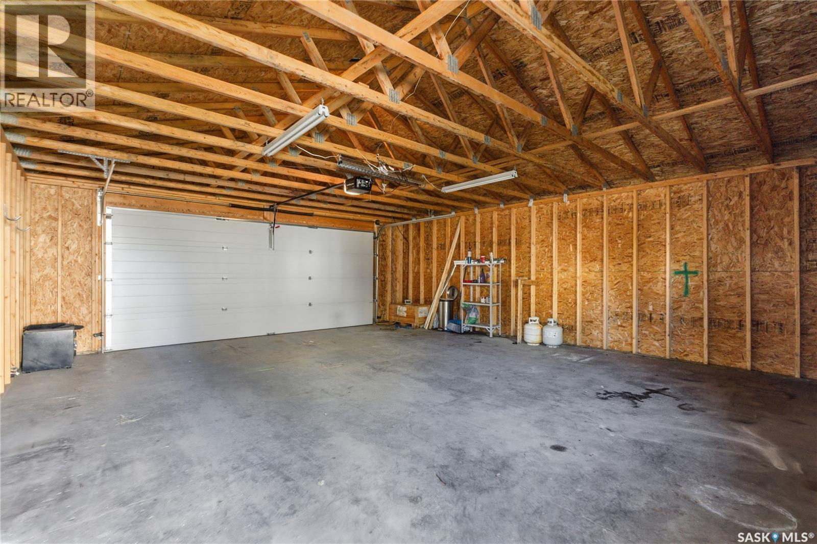 567 Kloppenburg Crescent, Saskatoon, SK - Indoor Photo Showing Garage