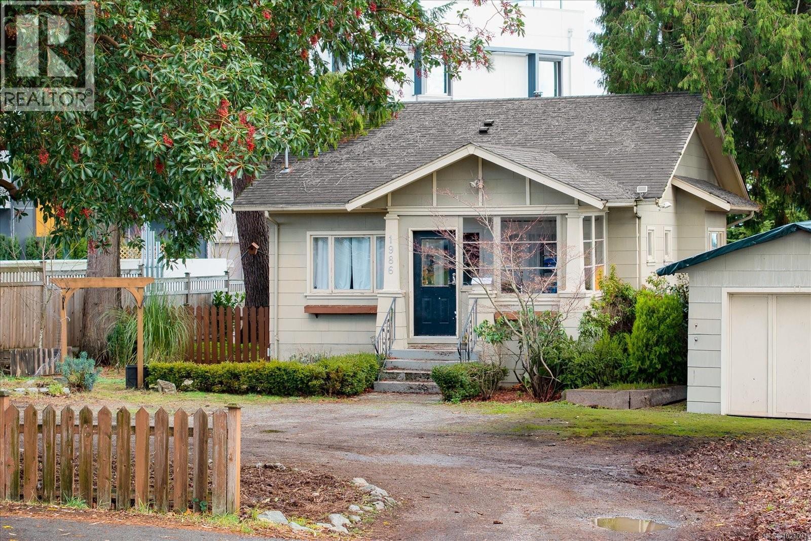 1986 Estevan Rd, Nanaimo, BC - Outdoor