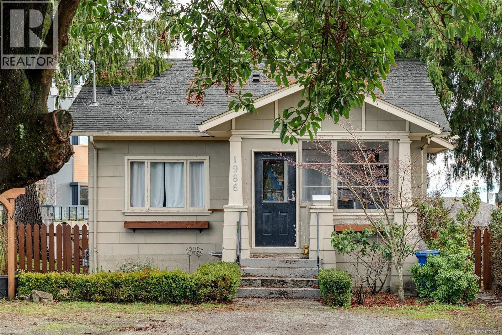 1986 Estevan Rd, Nanaimo, BC - Outdoor