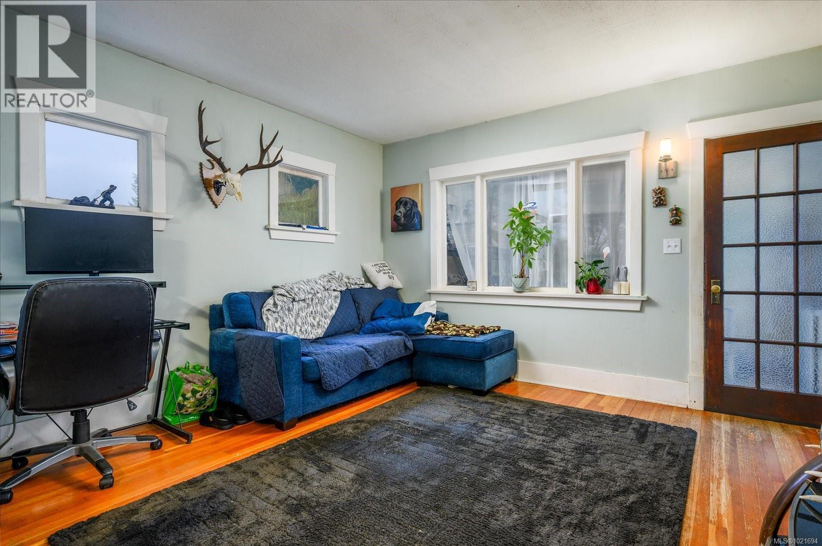 1986 Estevan Rd, Nanaimo, BC - Indoor