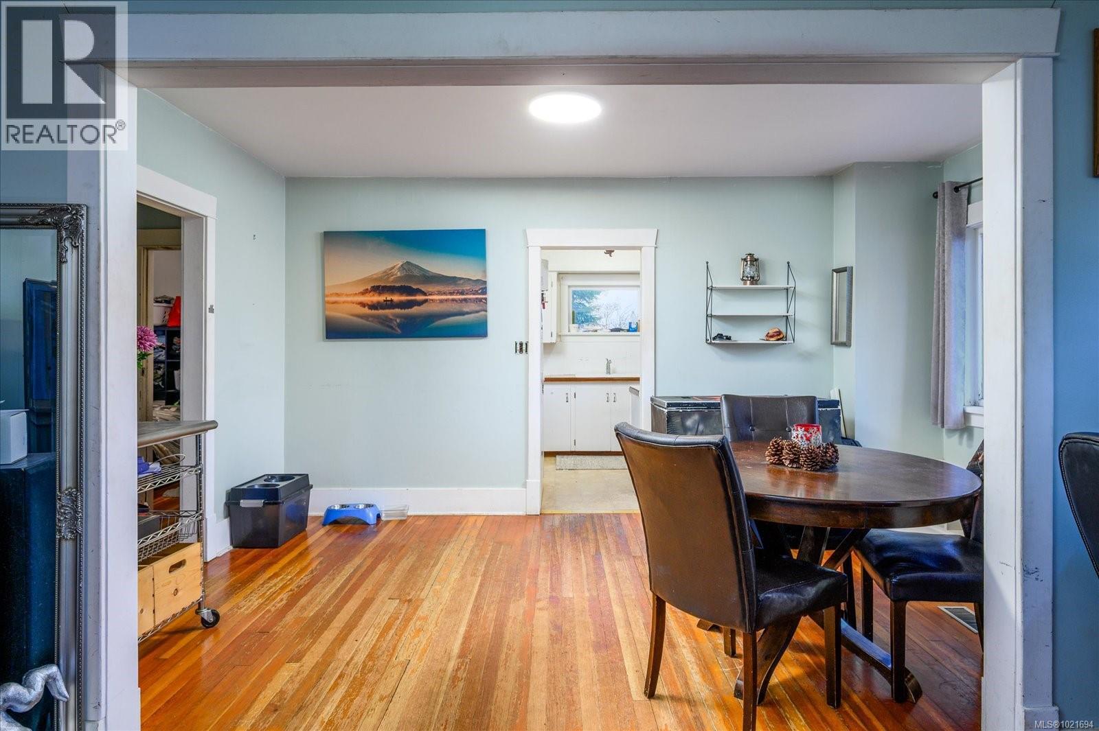 1986 Estevan Rd, Nanaimo, BC - Indoor Photo Showing Dining Room