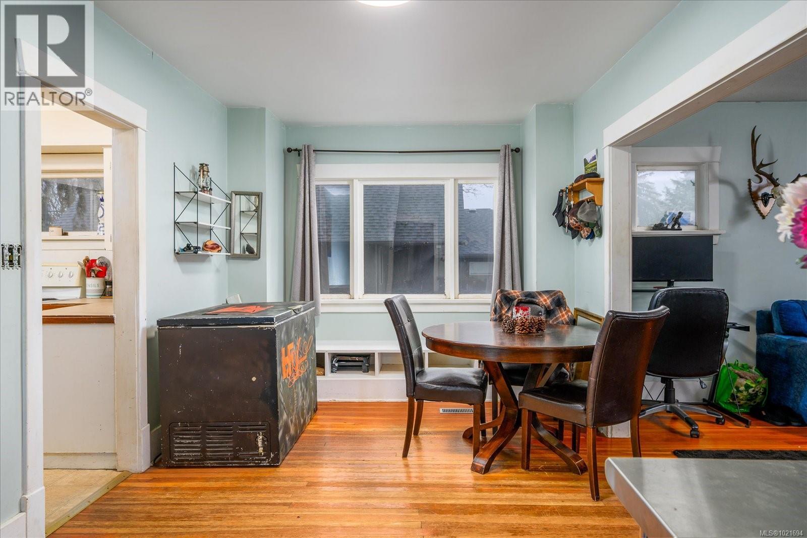 1986 Estevan Rd, Nanaimo, BC - Indoor Photo Showing Dining Room