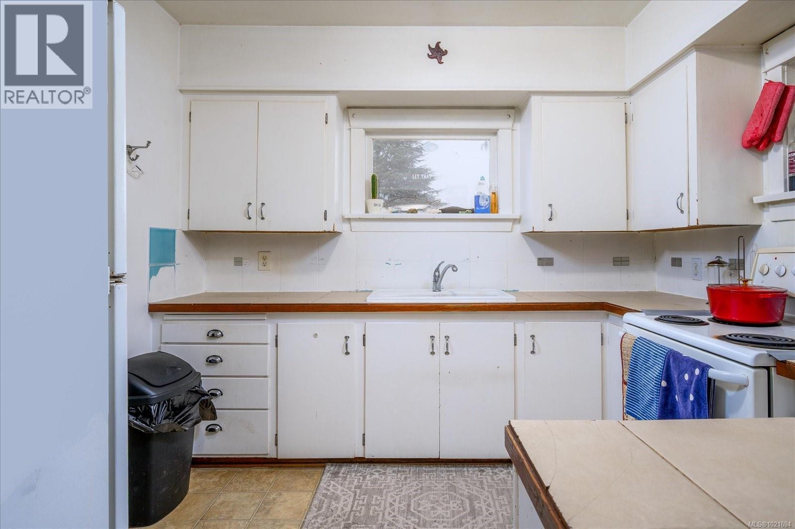 1986 Estevan Rd, Nanaimo, BC - Indoor Photo Showing Kitchen