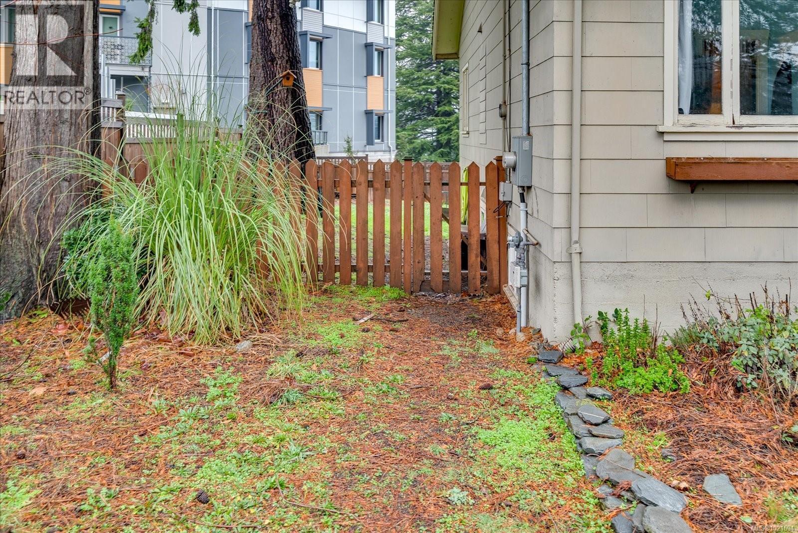 1986 Estevan Rd, Nanaimo, BC - Outdoor