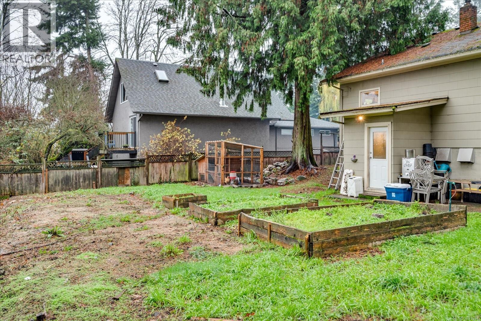 1986 Estevan Rd, Nanaimo, BC - Outdoor With Deck Patio Veranda With Backyard