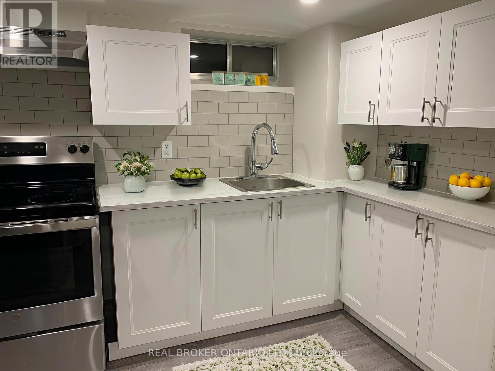 Bsmt - 12 Villa Road, Toronto, ON - Indoor Photo Showing Kitchen