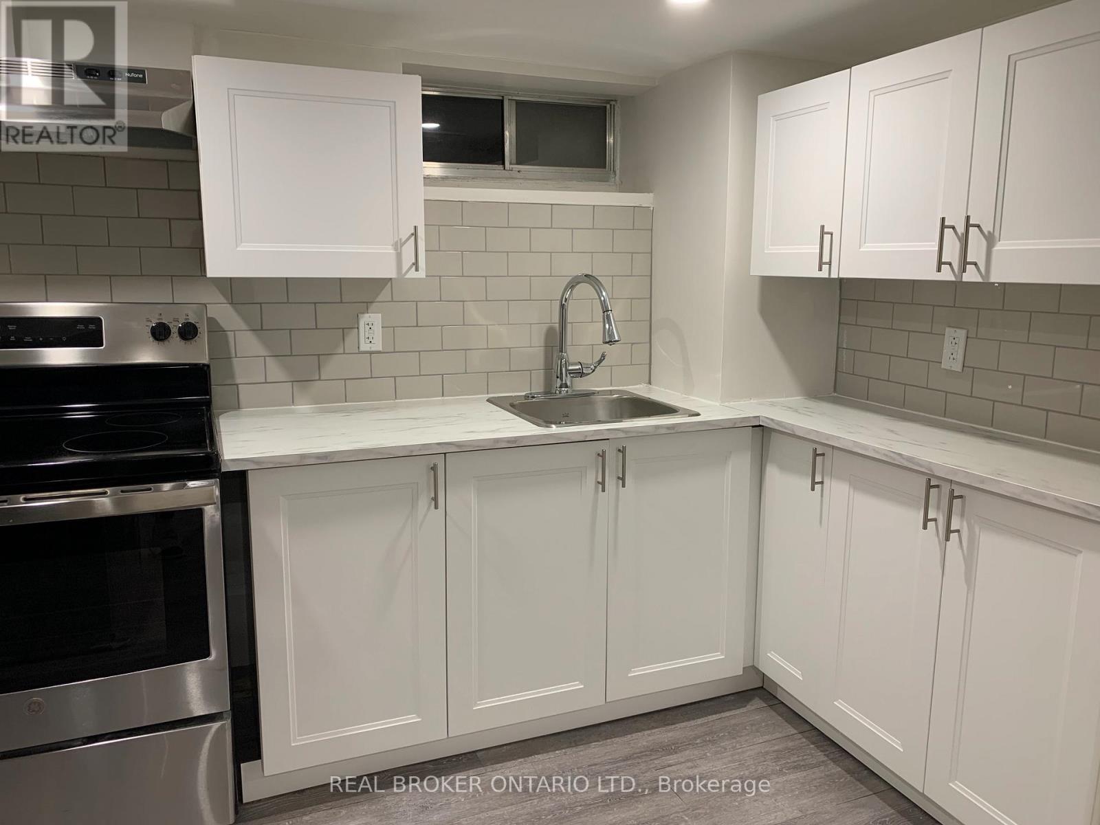 Bsmt - 12 Villa Road, Toronto, ON - Indoor Photo Showing Kitchen
