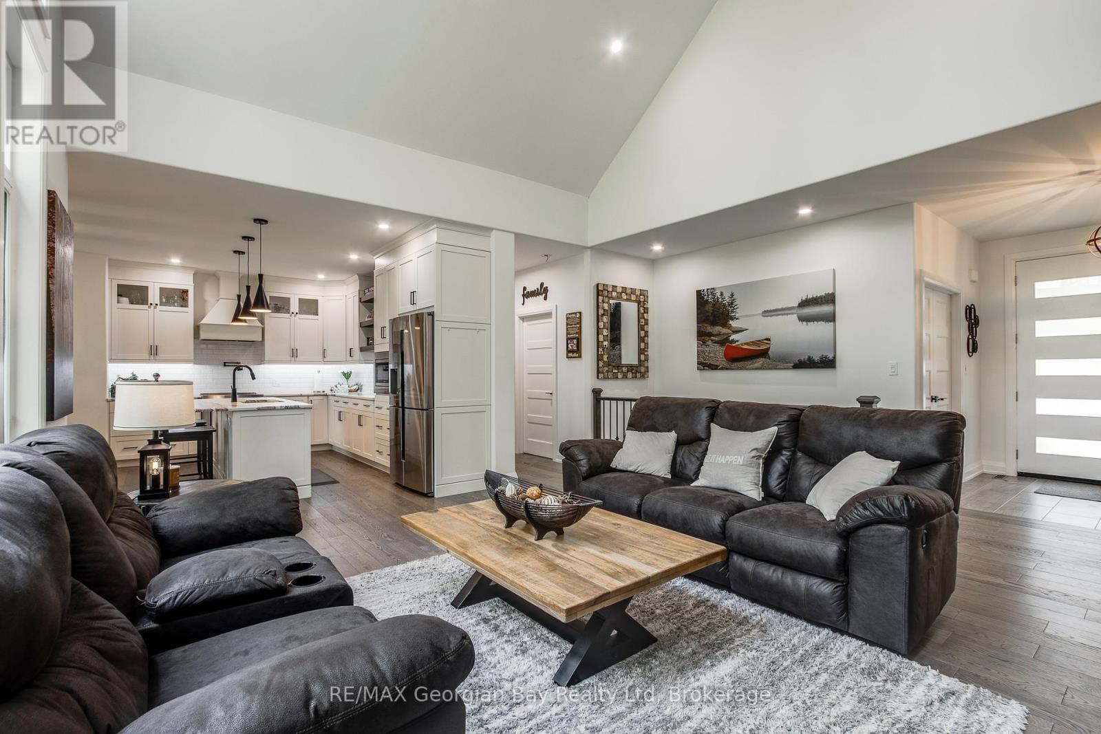50 Windermere Circle, Tay, ON - Indoor Photo Showing Living Room