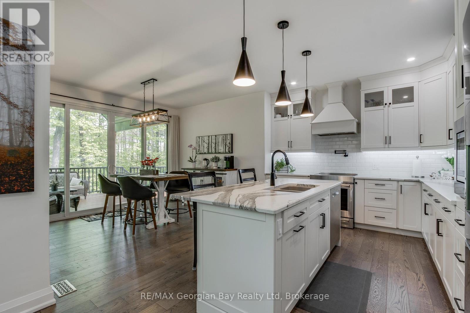 50 Windermere Circle, Tay, ON - Indoor Photo Showing Kitchen With Upgraded Kitchen