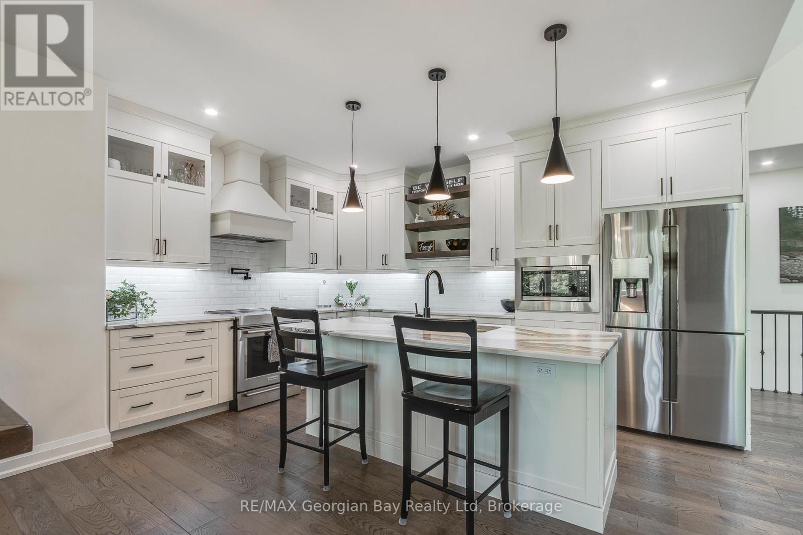 50 Windermere Circle, Tay, ON - Indoor Photo Showing Kitchen With Upgraded Kitchen