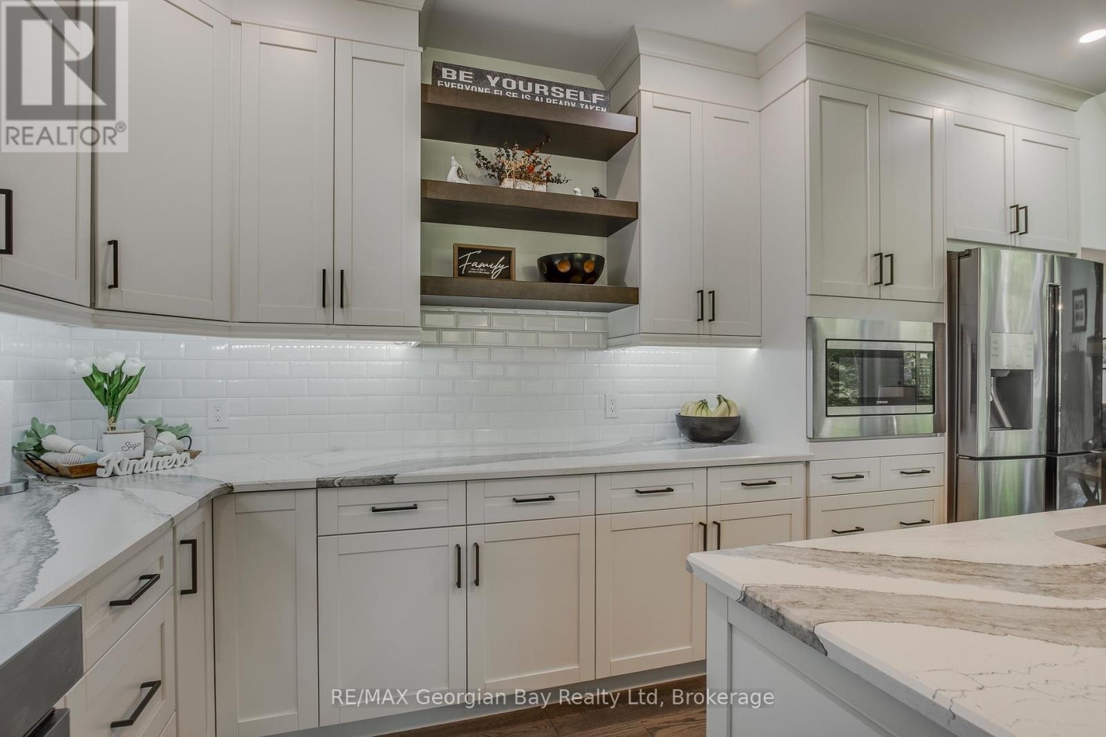 50 Windermere Circle, Tay, ON - Indoor Photo Showing Kitchen With Upgraded Kitchen