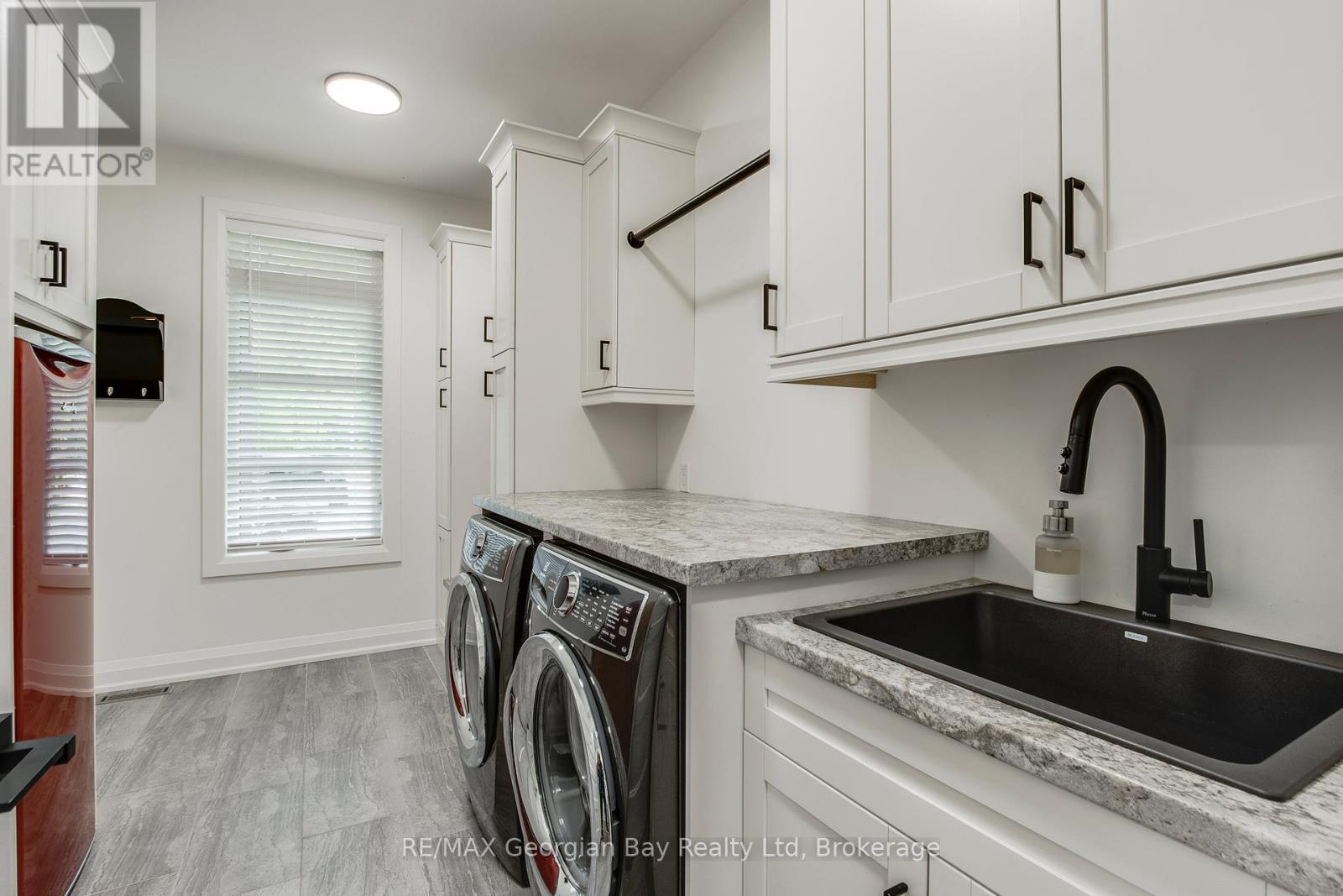 50 Windermere Circle, Tay, ON - Indoor Photo Showing Laundry Room