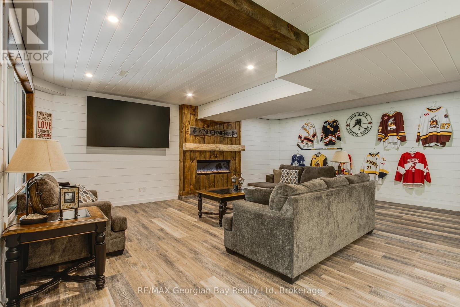 50 Windermere Circle, Tay, ON - Indoor With Fireplace