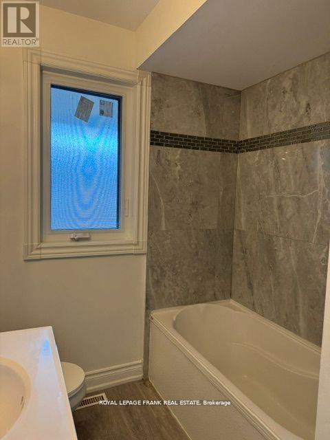 Main - 181 Southlawn Avenue, Oshawa (Lakeview), ON - Indoor Photo Showing Bathroom