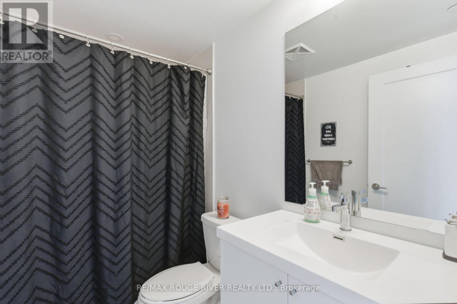 2321 - 2545 Simcoe Street N, Oshawa (Windfields), ON - Indoor Photo Showing Bathroom