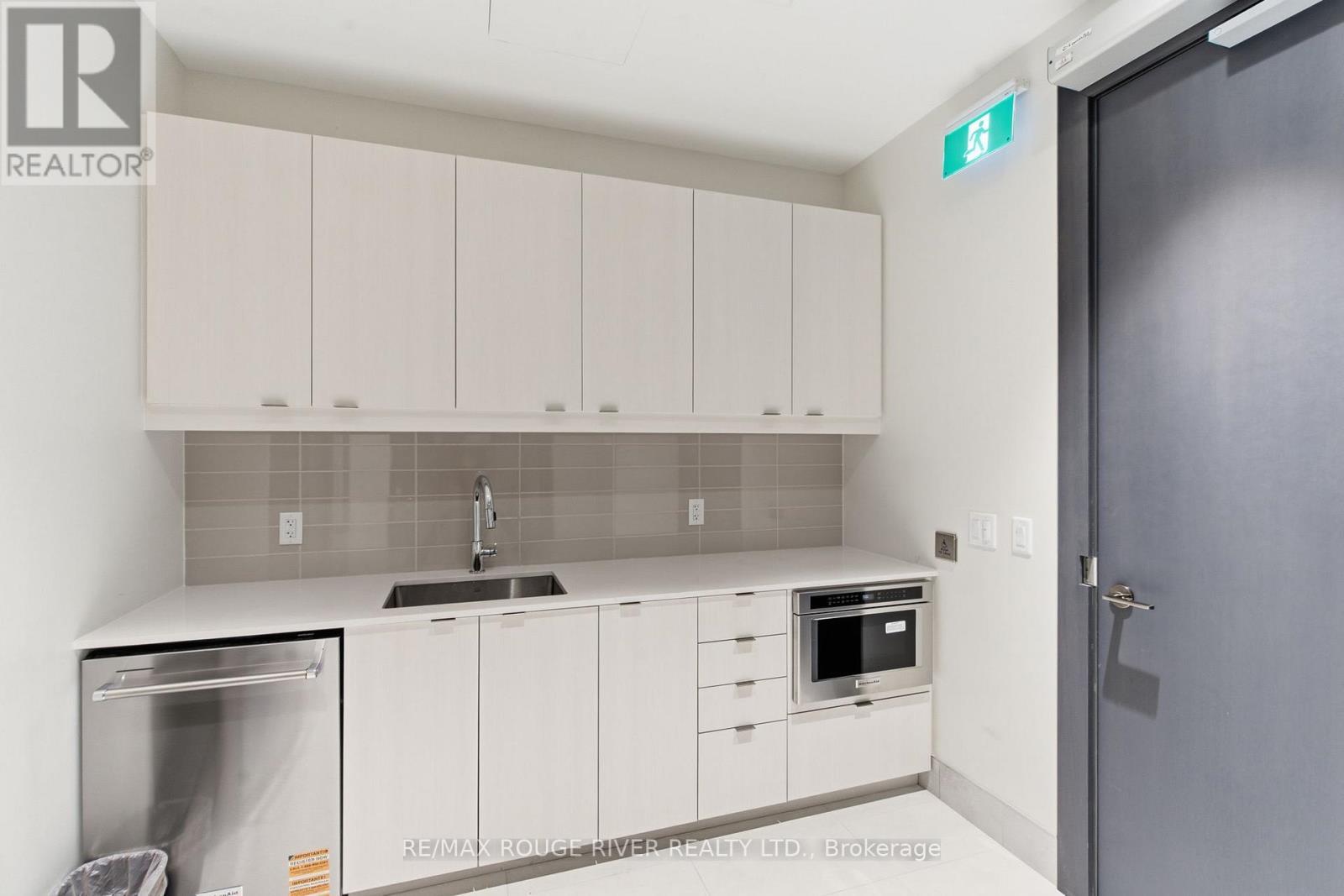 Small Party Room - 2321 - 2545 Simcoe Street N, Oshawa (Windfields), ON - Indoor Photo Showing Kitchen