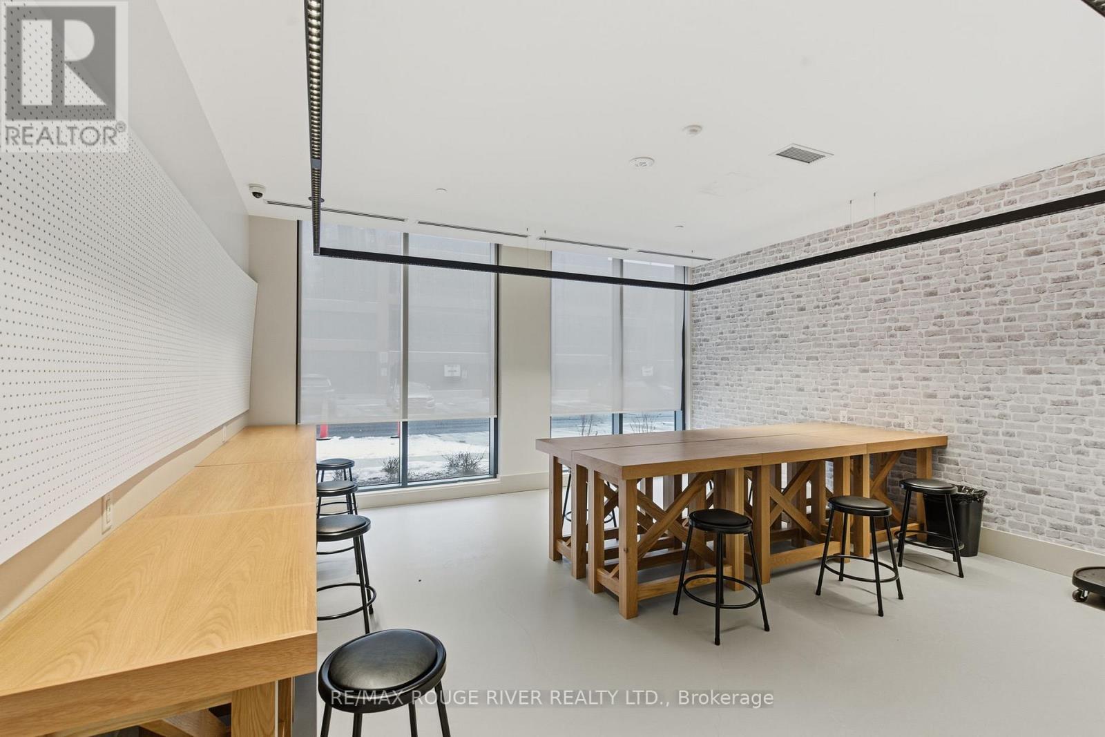 2321 - 2545 Simcoe Street N, Oshawa (Windfields), ON - Indoor