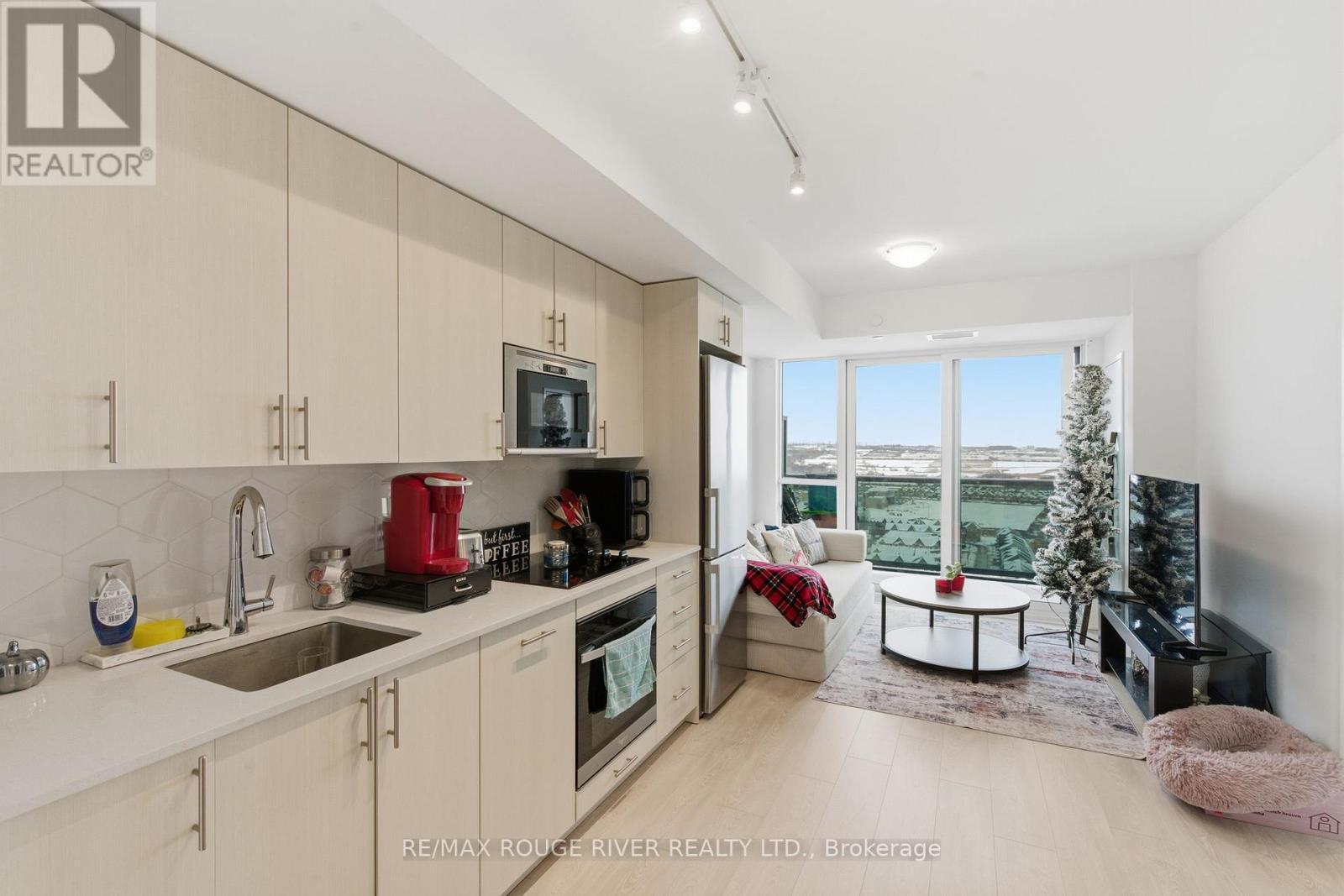 2321 - 2545 Simcoe Street N, Oshawa (Windfields), ON - Indoor Photo Showing Kitchen With Upgraded Kitchen