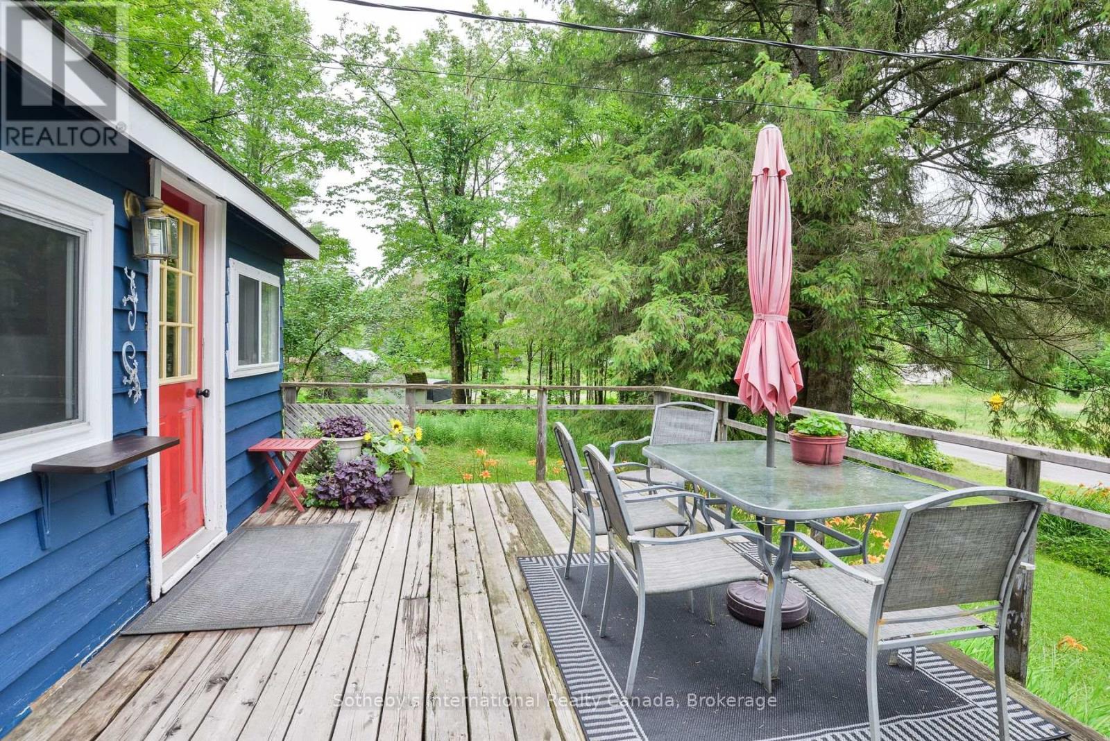 1079 Hewlitt Road, Muskoka Lakes (Monck (Muskoka Lakes)), ON - Outdoor With Deck Patio Veranda