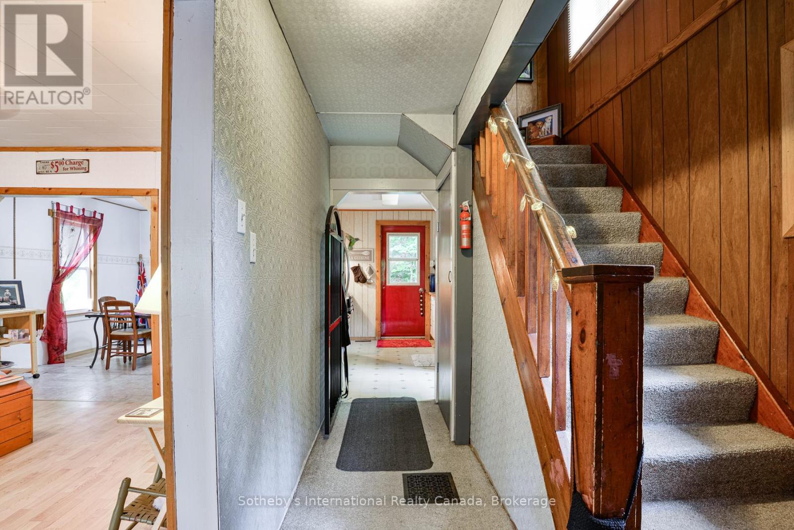 1079 Hewlitt Road, Muskoka Lakes (Monck (Muskoka Lakes)), ON - Indoor Photo Showing Other Room