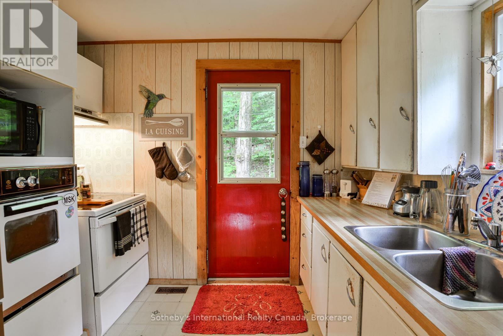 Rear entry. - 1079 Hewlitt Road, Muskoka Lakes (Monck (Muskoka Lakes)), ON - Indoor Photo Showing Kitchen With Double Sink