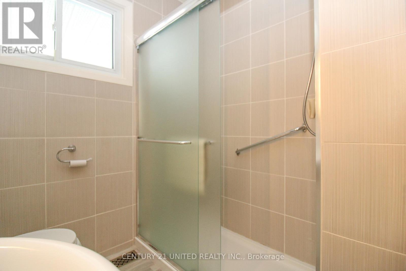 636 Cameron Street, Peterborough (Otonabee Ward 1), ON - Indoor Photo Showing Bathroom