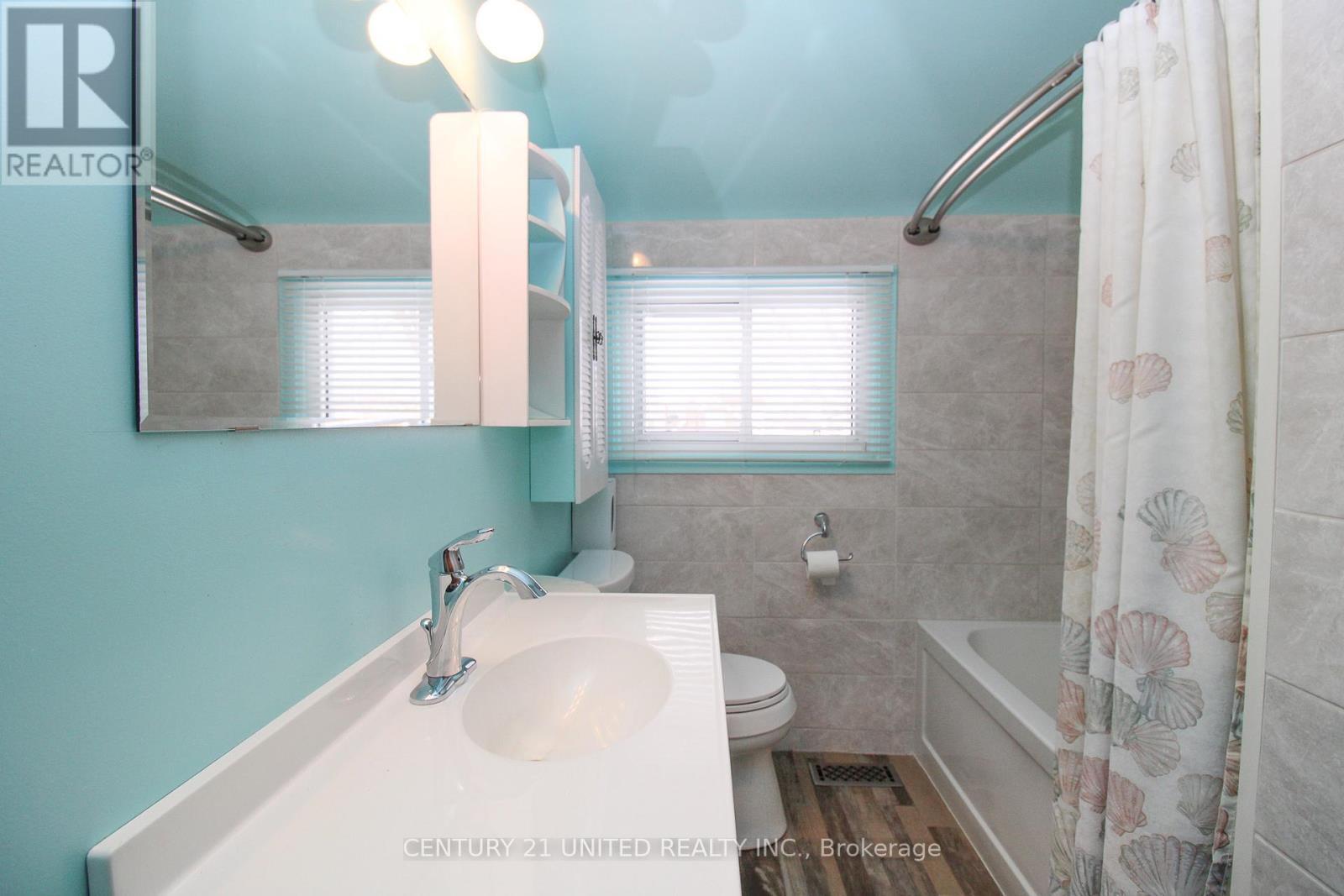 636 Cameron Street, Peterborough (Otonabee Ward 1), ON - Indoor Photo Showing Bathroom