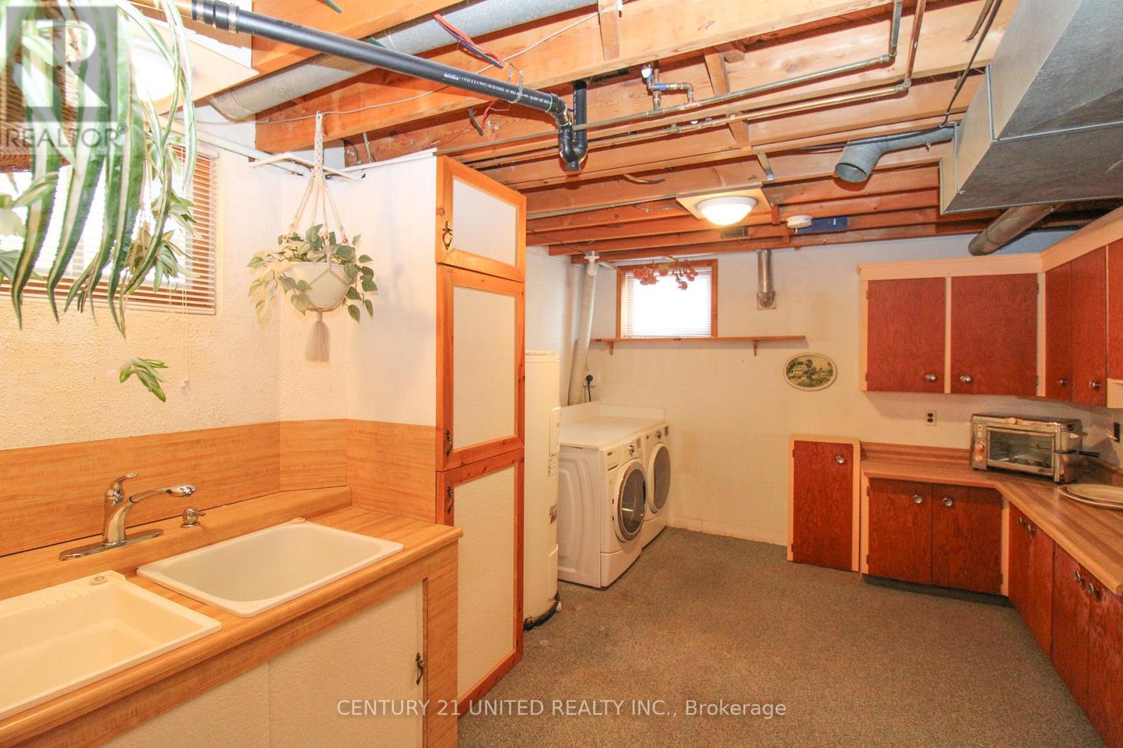 636 Cameron Street, Peterborough (Otonabee Ward 1), ON - Indoor Photo Showing Laundry Room