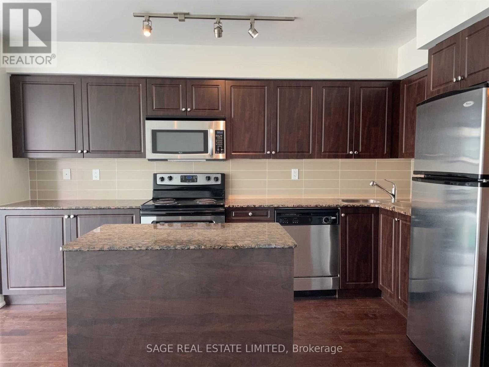 902 - 215 Fort York Boulevard, Toronto, ON - Indoor Photo Showing Kitchen With Upgraded Kitchen