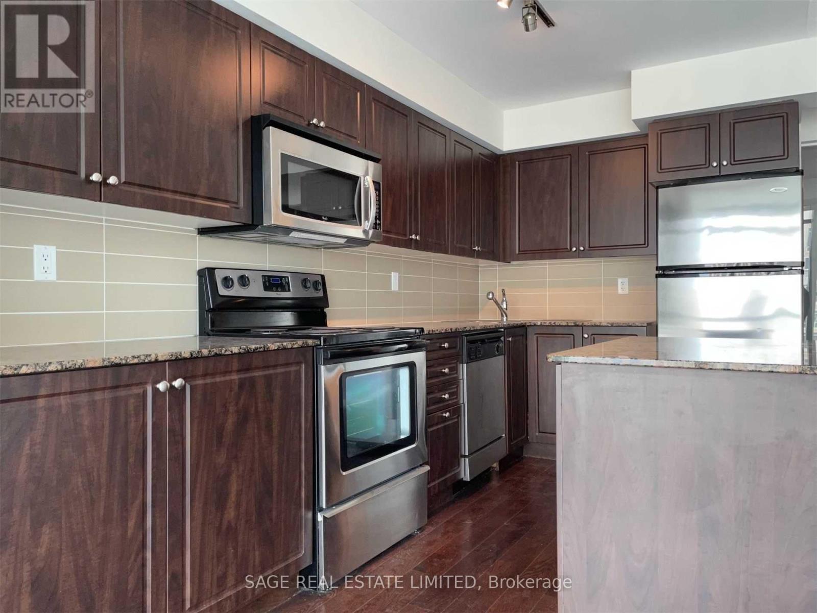 902 - 215 Fort York Boulevard, Toronto, ON - Indoor Photo Showing Kitchen