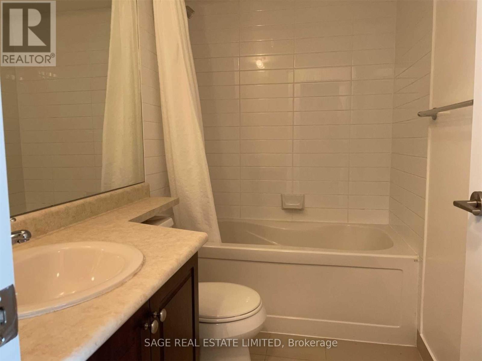 902 - 215 Fort York Boulevard, Toronto, ON - Indoor Photo Showing Bathroom