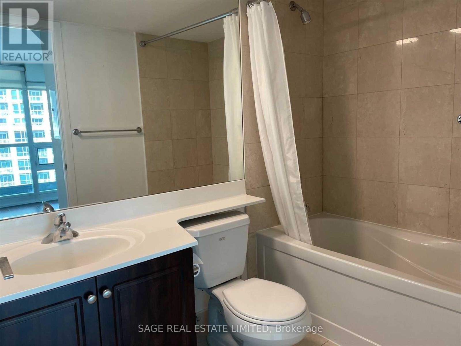 902 - 215 Fort York Boulevard, Toronto, ON - Indoor Photo Showing Bathroom