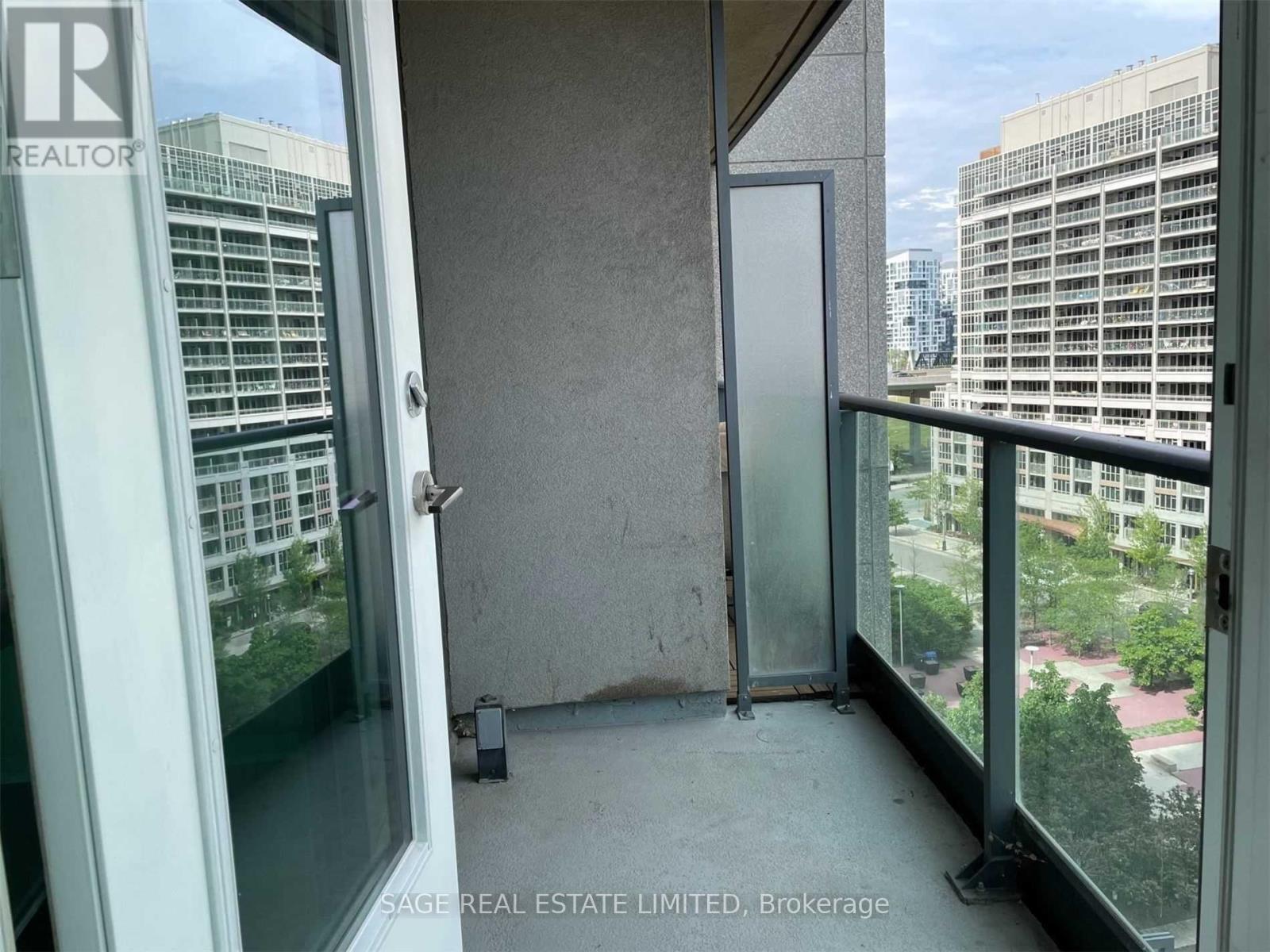 902 - 215 Fort York Boulevard, Toronto, ON - Outdoor With Balcony With Exterior