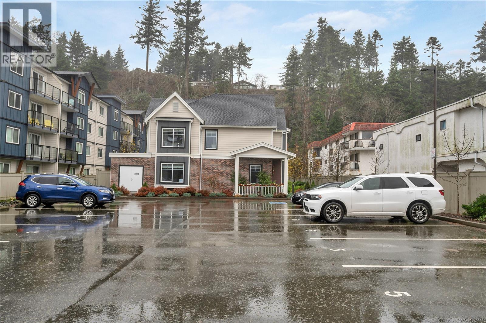 4 796 Island Hwy S, Campbell River, BC - Outdoor With Facade